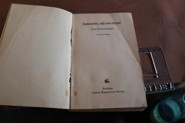 Buch - Kameraden, laßt uns singen - Neue Soldatenlieder  1942 - Voggenreiter Verlag